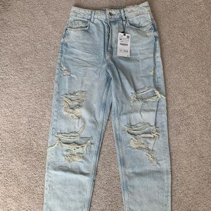 Zara - High Rise, Mom fit, Distressed Jeans, light wash, Size 6 NWT